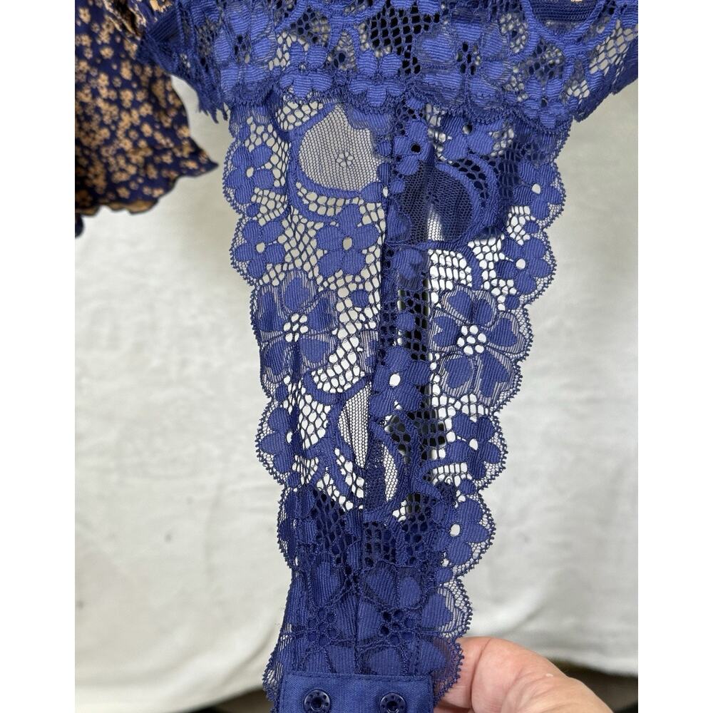 Intimately Free People Bodysuit Women’s Sz M Dainty Blue Floral Blouse Boho Lace - Picture 4 of 16